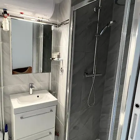 Lägenhet Joli Tres Clair A Proximite Pour 3 Personnes La Londe-les-Maures