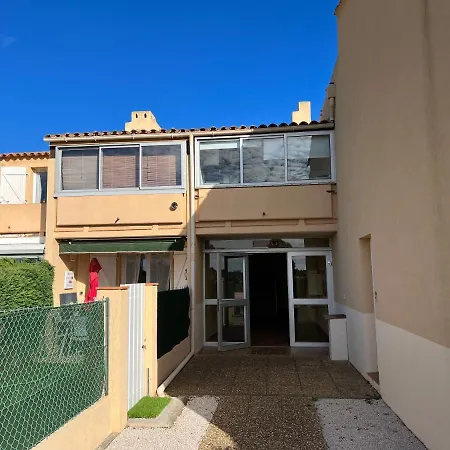 Joli Très Clair à Proximité Pour 3 Personnes Appartement La Londe-les-Maures