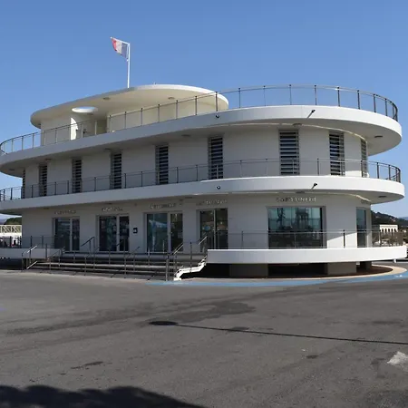 Appartement Joli Très Clair à Proximité Pour 3 Personnes