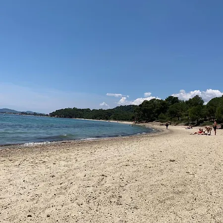 Joli Très Clair à Proximité Pour 3 Personnes * La Londe-les-Maures