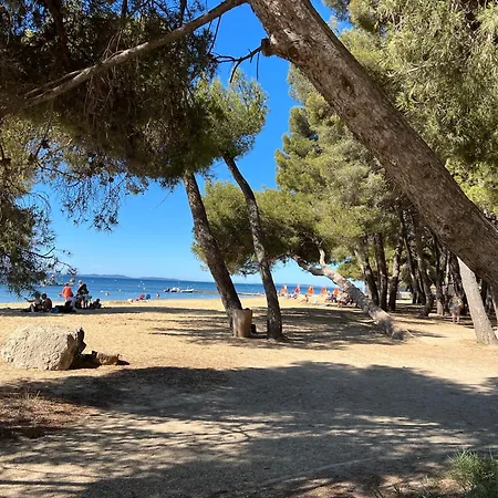 Joli Très Clair à Proximité Pour 3 Personnes * La Londe-les-Maures